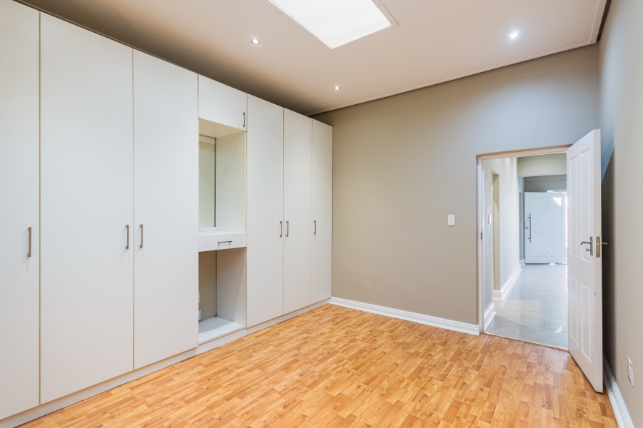 2 Bedroom Property for Sale in Claremont Western Cape